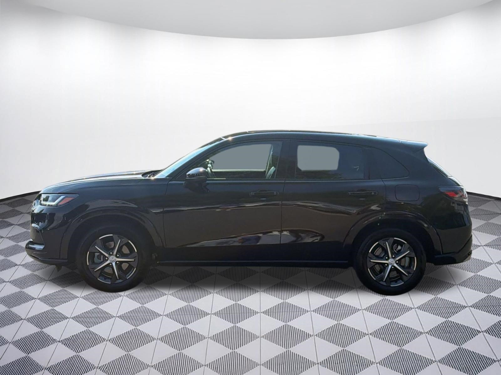 Used 2025 Honda HR-V EX-L image 2