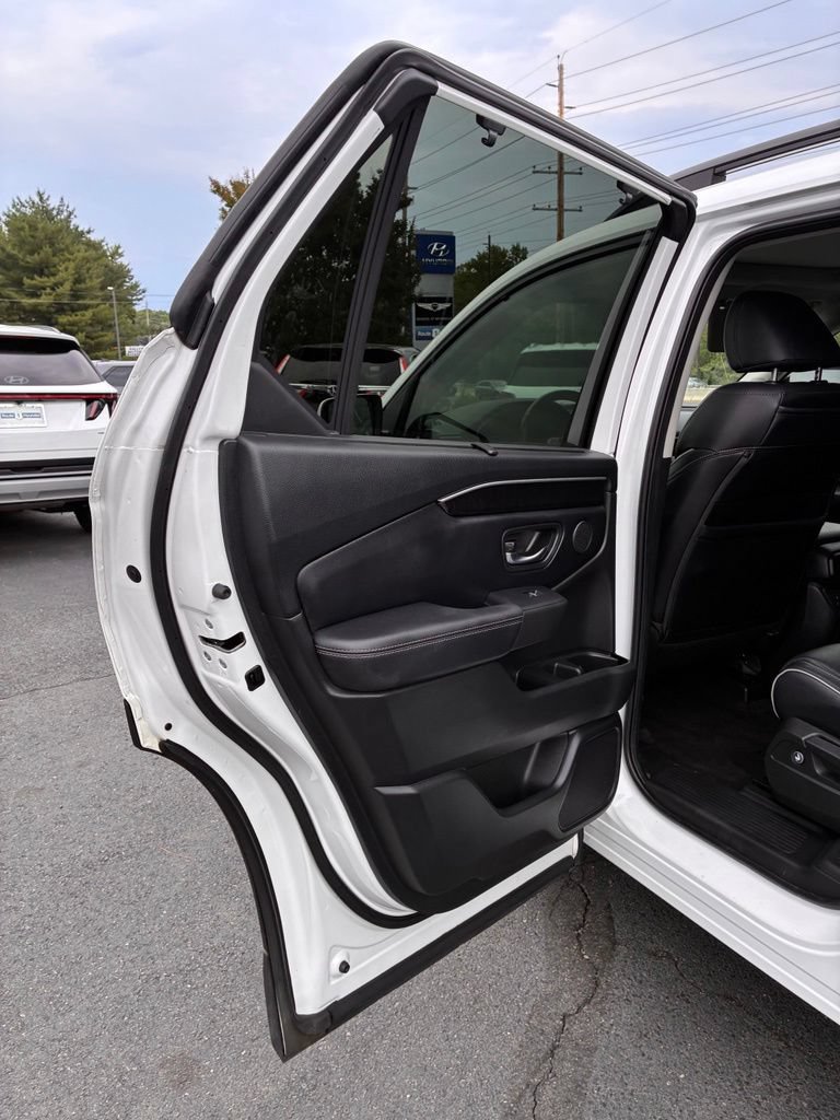 Used 2023 Honda Pilot Elite image 46