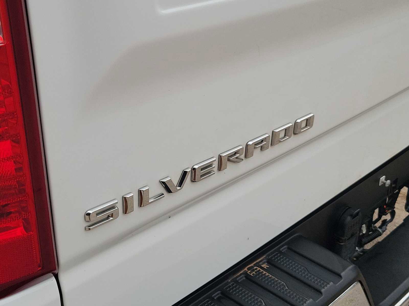 Used 2022 Chevrolet Silverado 1500 LT w/ Diesel Off-Road Package AWD/4WD image 11