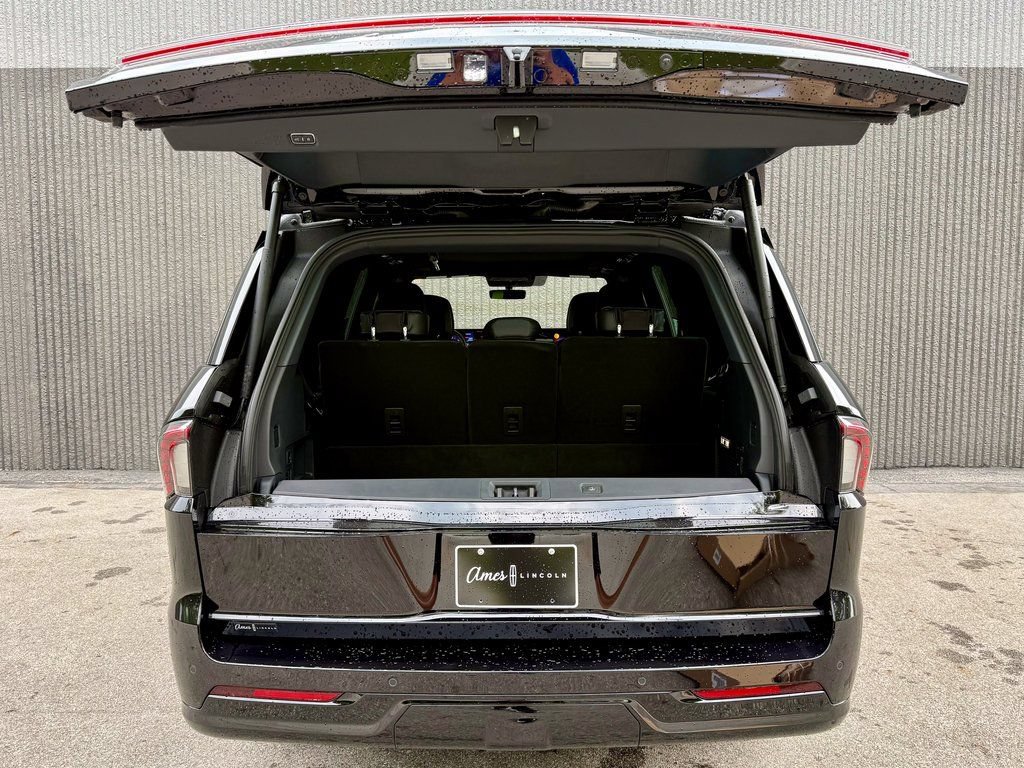 Used 2025 Lincoln Navigator Reserve w/ Jet Appearance Package AWD/4WD image 19