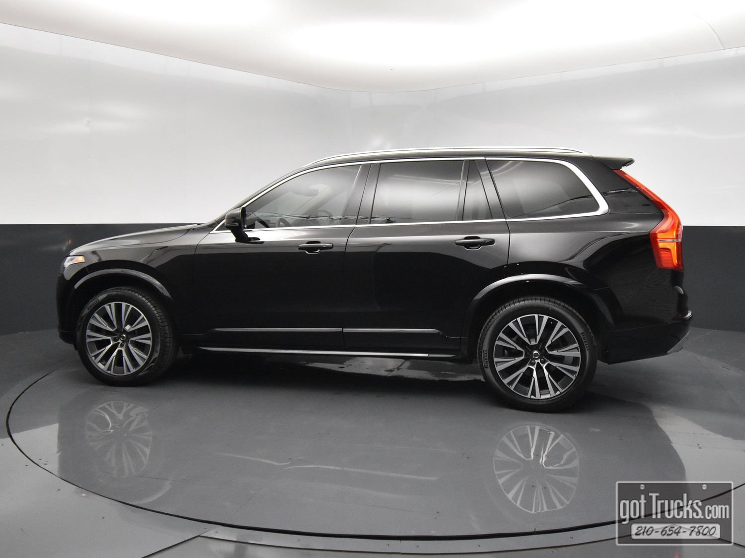 Used 2021 Volvo XC90 T5 Momentum w/ Protection Package Premier FWD image 3