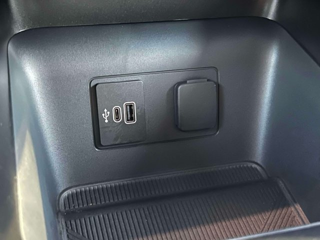 Used 2026 Ford Explorer Active AWD/4WD image 34