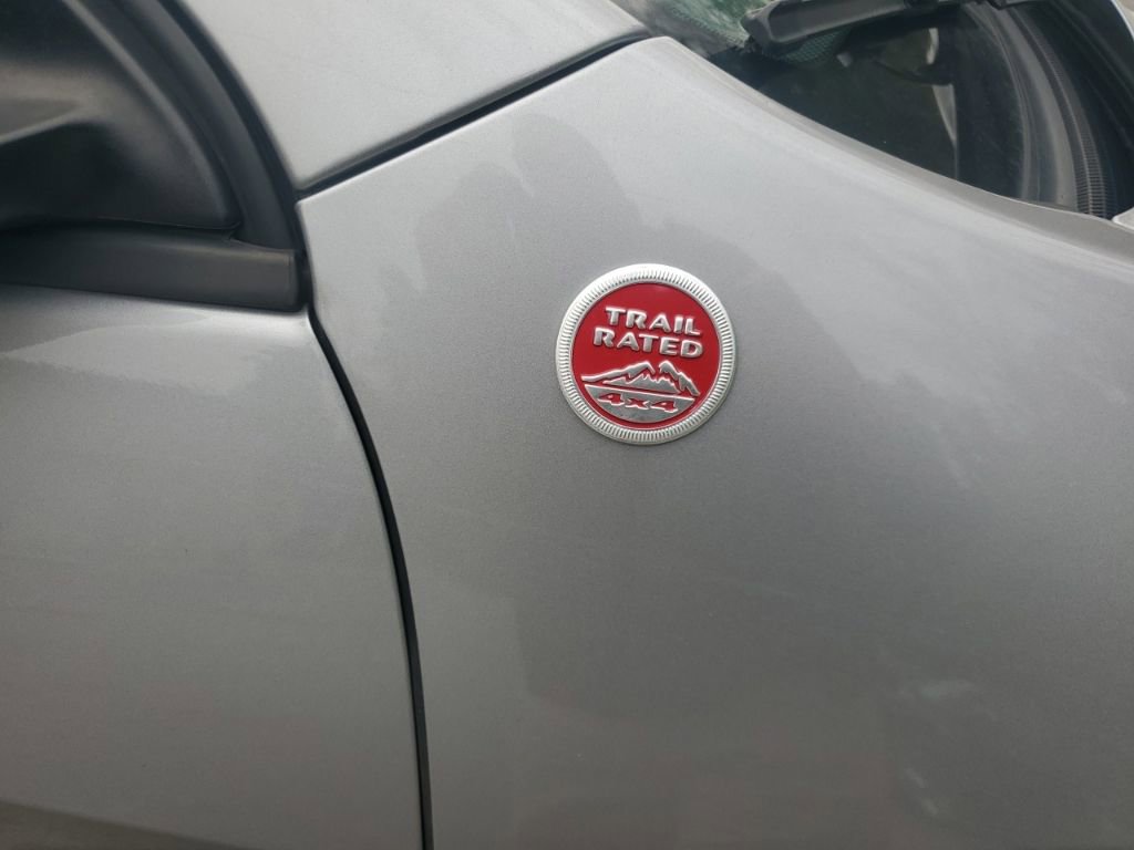 Used 2018 Jeep Cherokee Trailhawk image 6