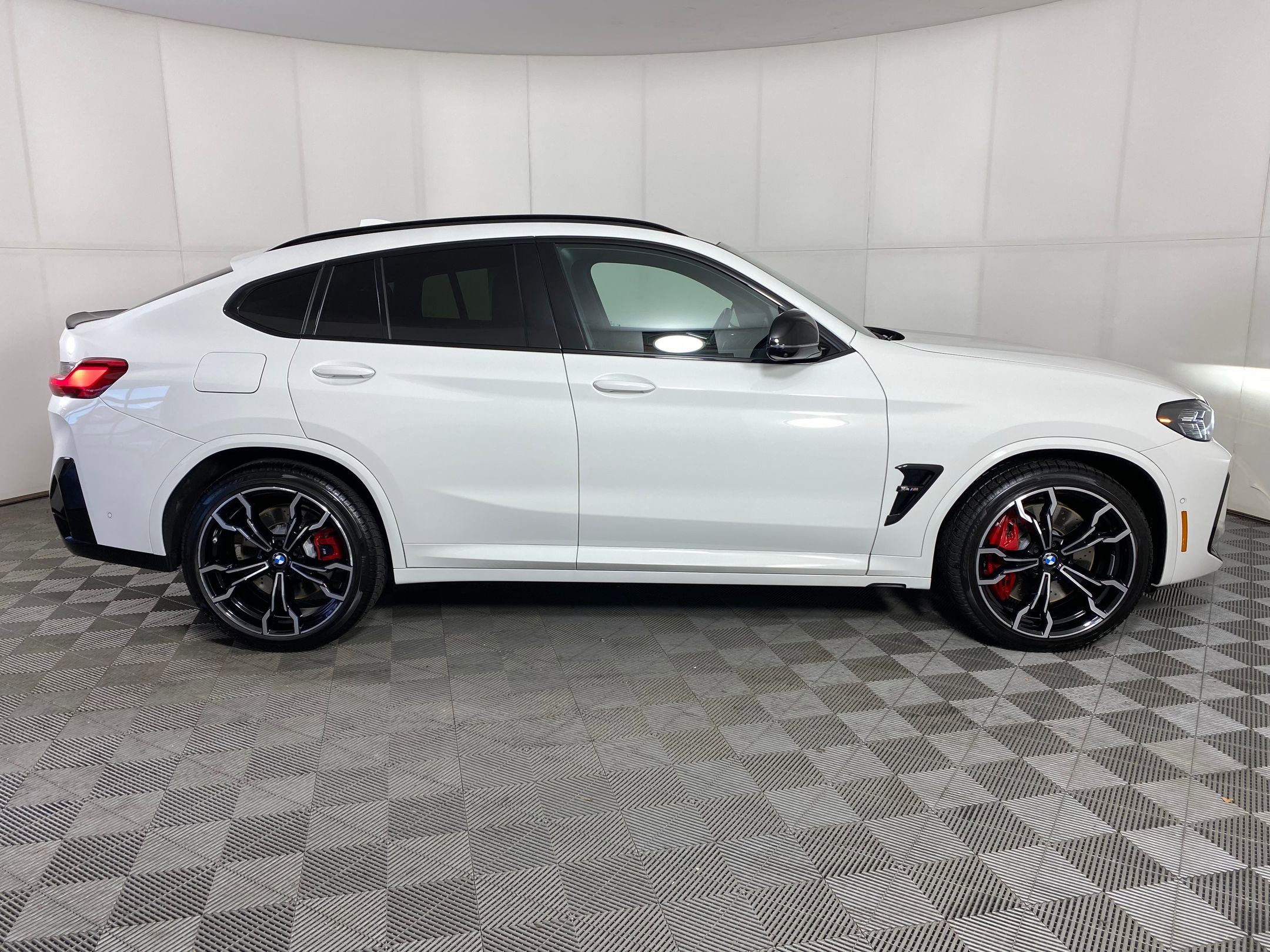 Used 2024 BMW X4 M w/ Competition Package image 8
