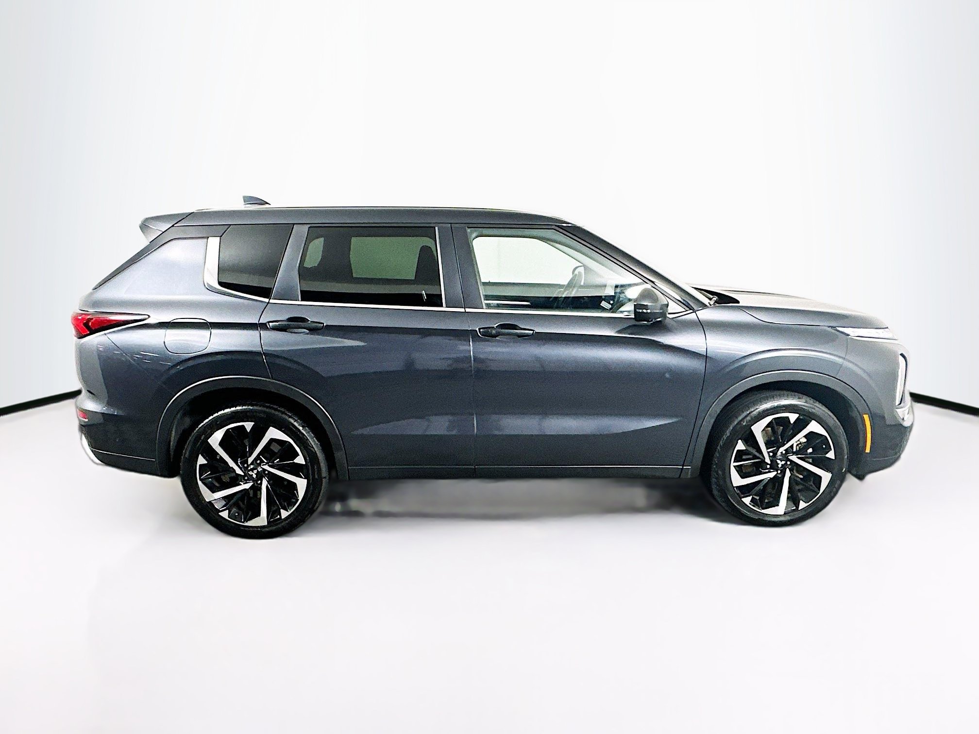 Used 2024 Mitsubishi Outlander SE FWD image 10