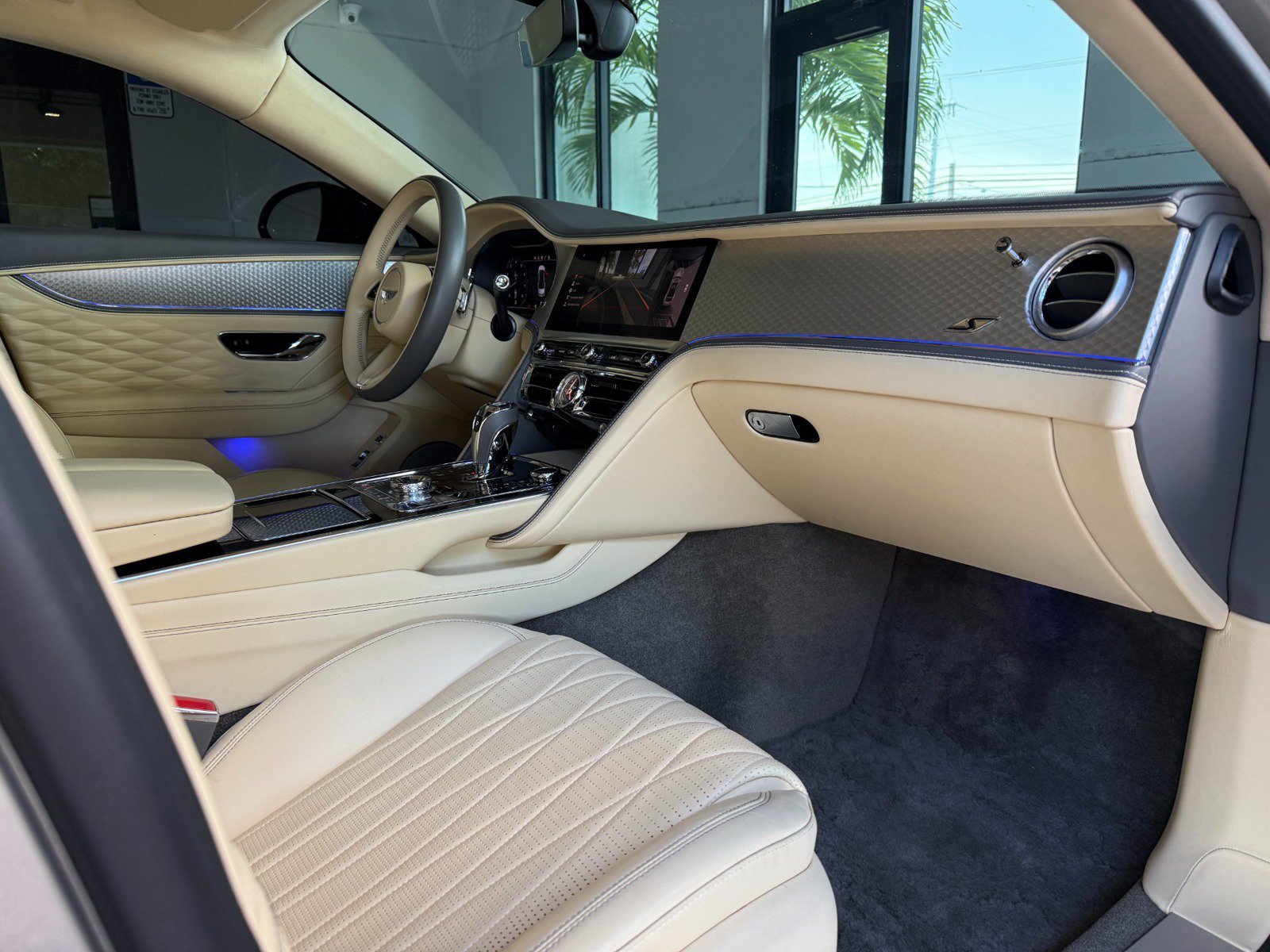 Used 2023 Bentley Flying Spur V8 AWD/4WD image 34