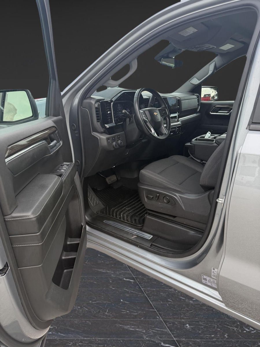 Used 2024 Chevrolet Silverado 1500 LT AWD/4WD image 6