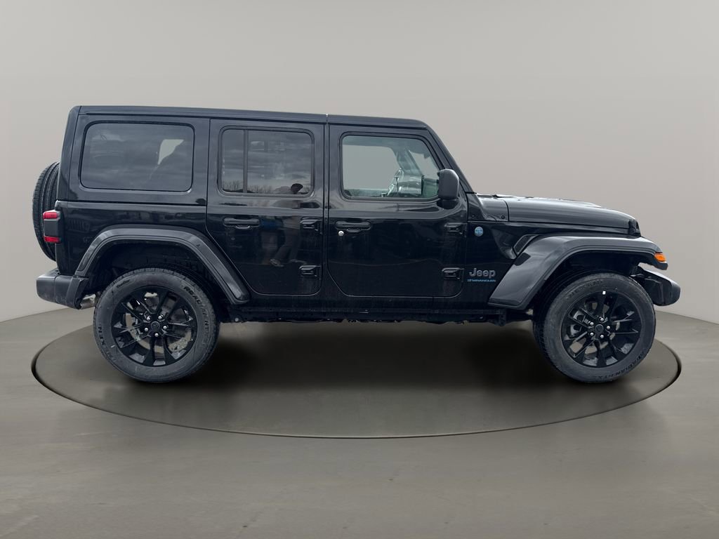 Used 2025 Jeep Wrangler Unlimited Sahara w/ Safety Group AWD/4WD image 8