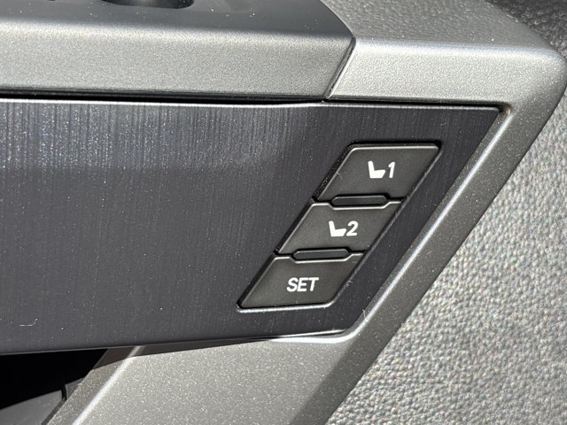 Used 2025 Toyota Tundra Platinum AWD/4WD image 20