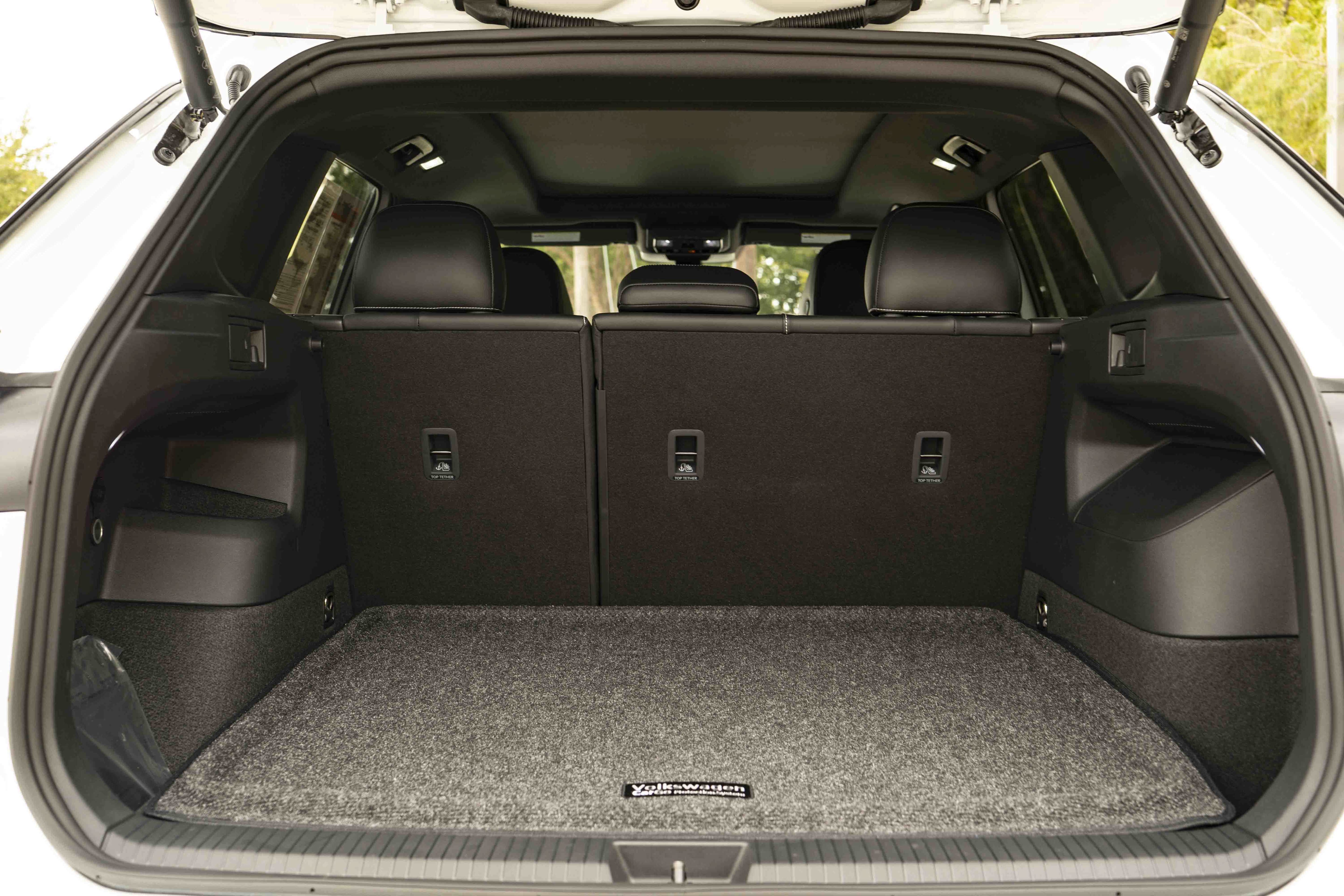 Certified 2026 Volkswagen Tiguan SE R-Line FWD image 38