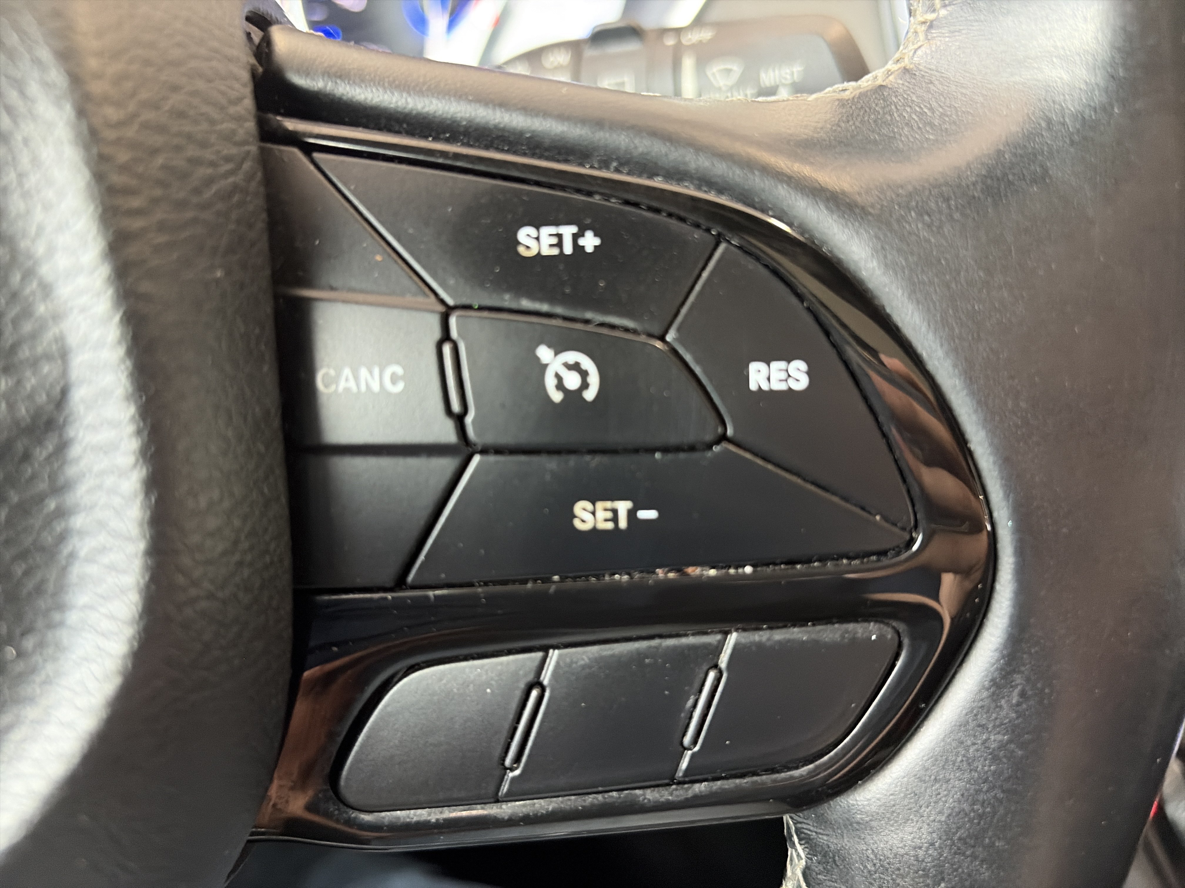 Used 2018 Chrysler Pacifica Touring-L Plus FWD image 24