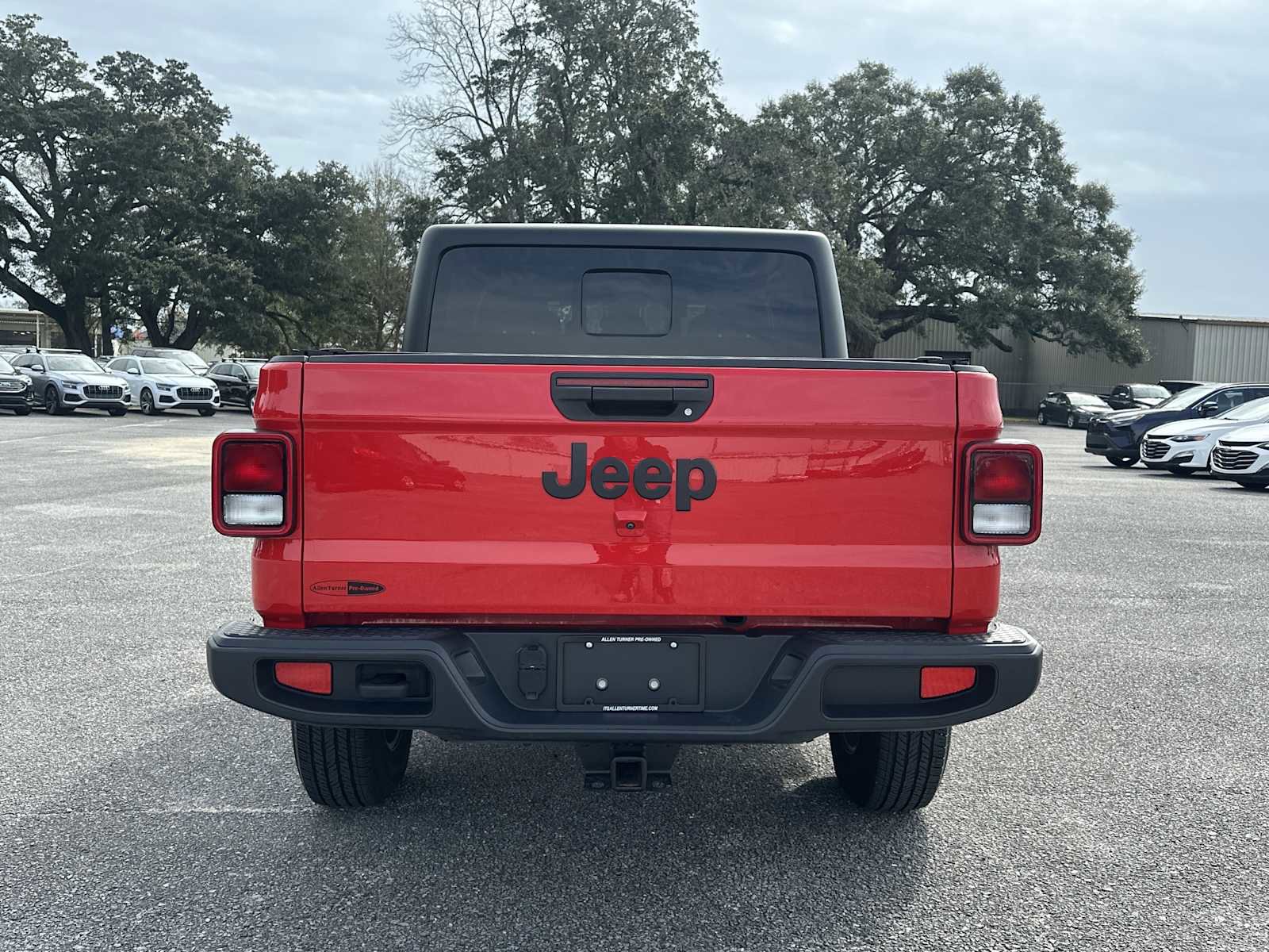 Used 2024 Jeep Gladiator Sport image 8