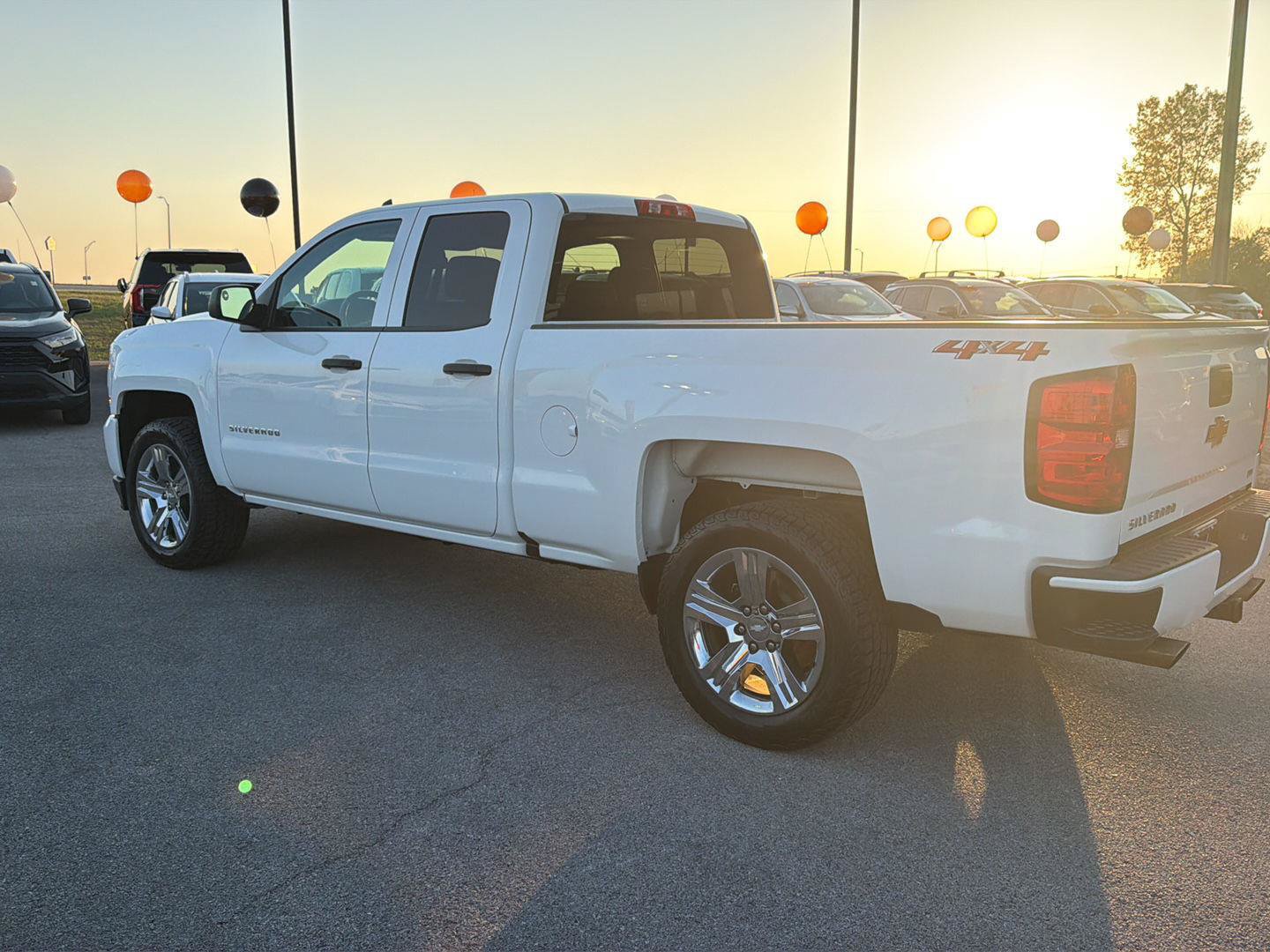 Used 2019 Chevrolet Silverado 1500 Custom w/ Custom Convenience Package AWD/4WD image 4