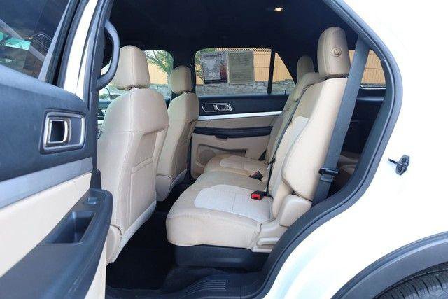 Used 2016 Ford Explorer XLT w/ Equipment Group 201A FWD image 23
