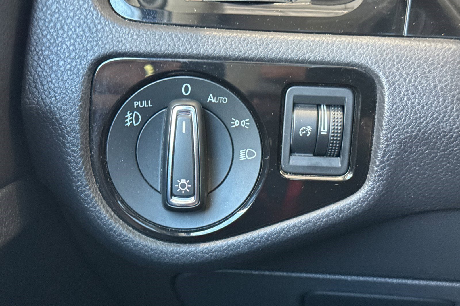 Used 2015 Volkswagen Golf SEL w/ Lighting Package (SEL) FWD image 37