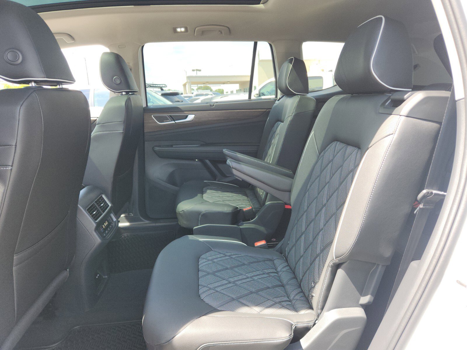 New 2026 Volkswagen Atlas SEL Premium R-Line image 10