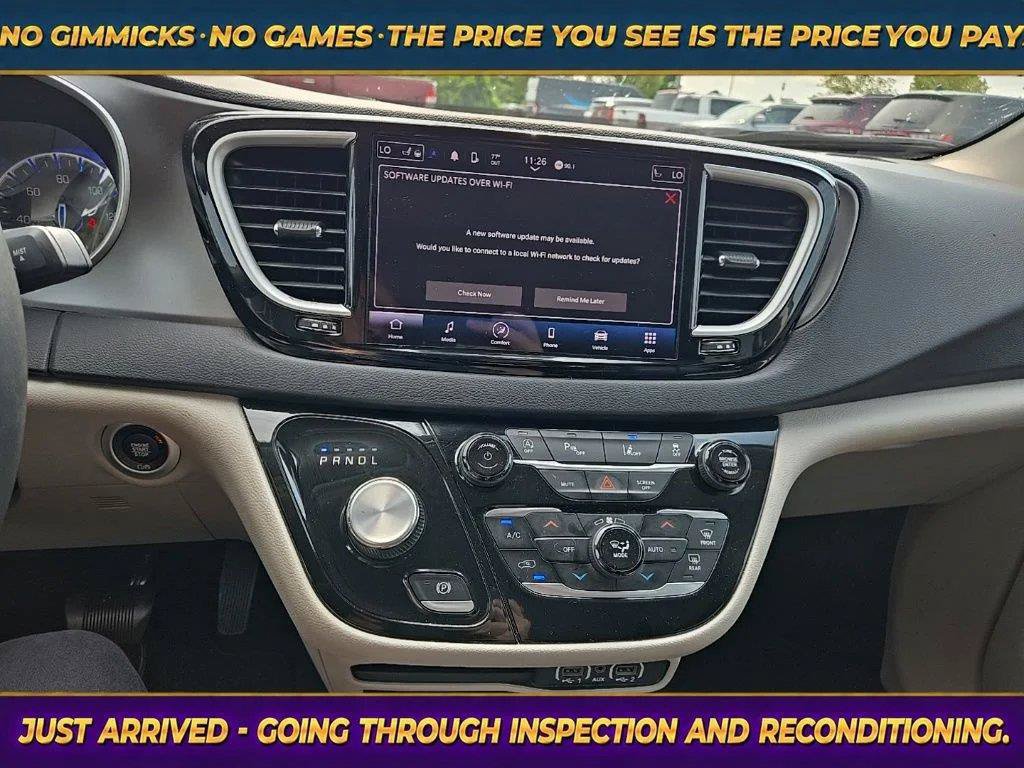 Used 2023 Chrysler Pacifica Touring-L FWD image 20