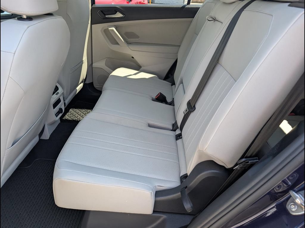 Certified 2023 Volkswagen Tiguan SE w/ Panoramic Sunroof Package FWD image 9