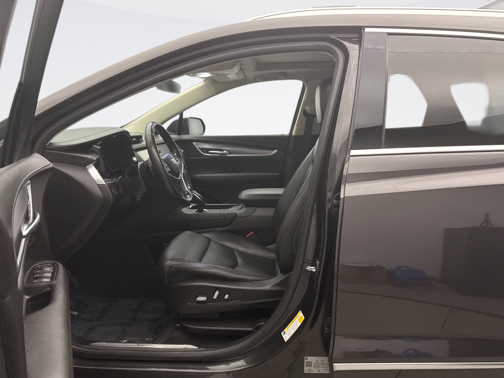Used 2018 Cadillac XT5 Luxury w/ Driver Awareness Package AWD/4WD image 8