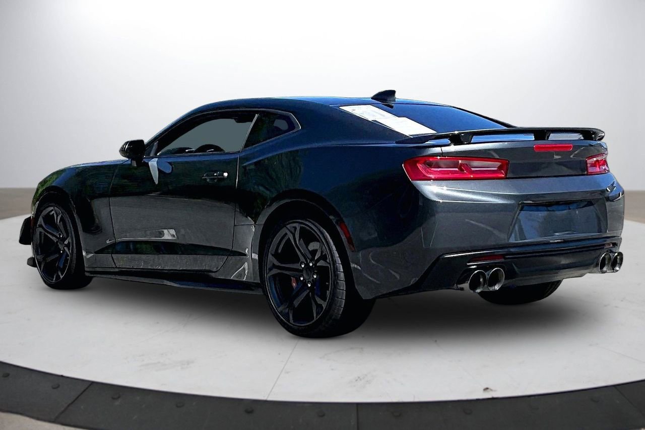 Used 2018 Chevrolet Camaro SS RWD image 7