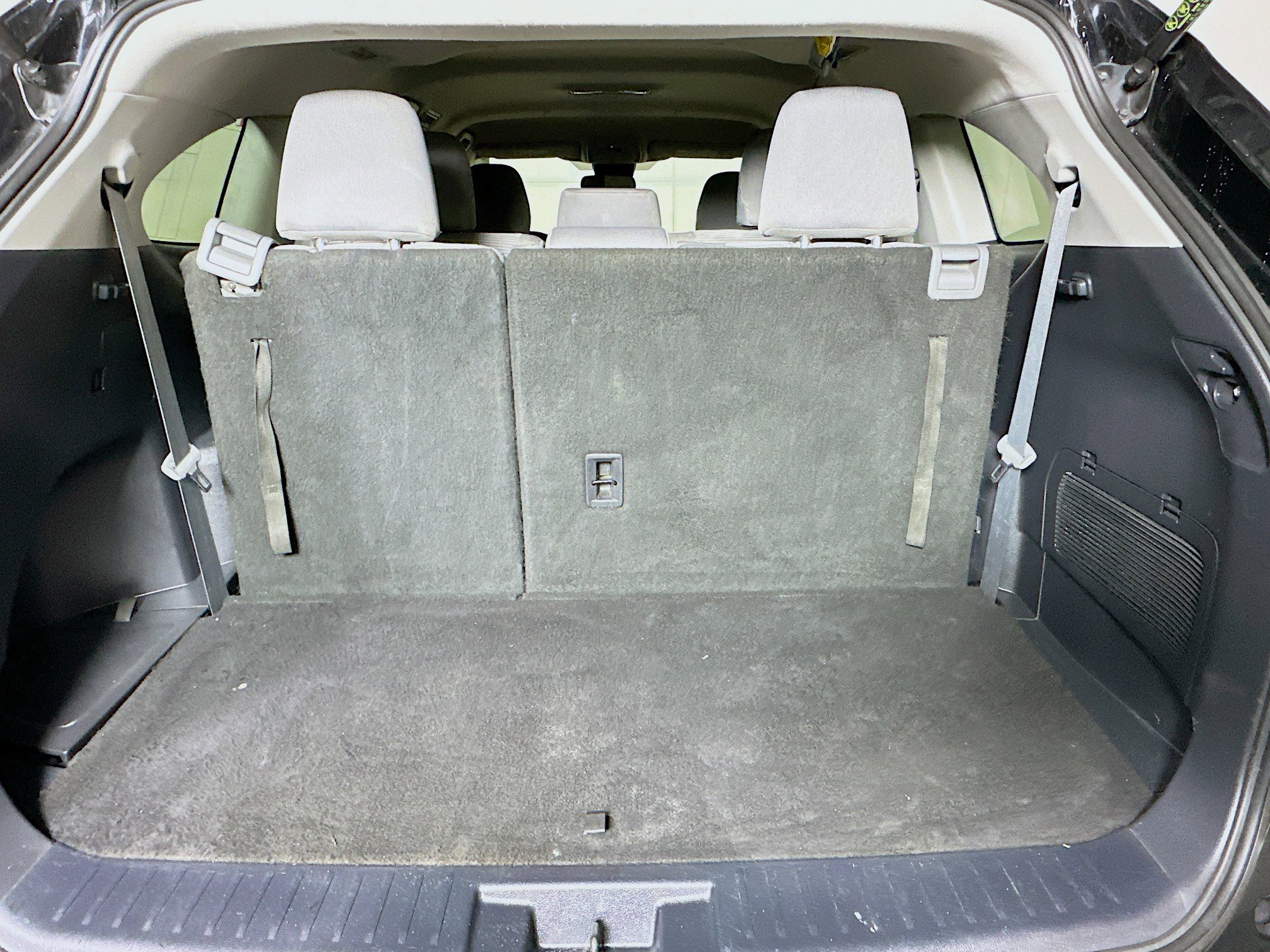 Used 2021 Toyota Highlander L image 31