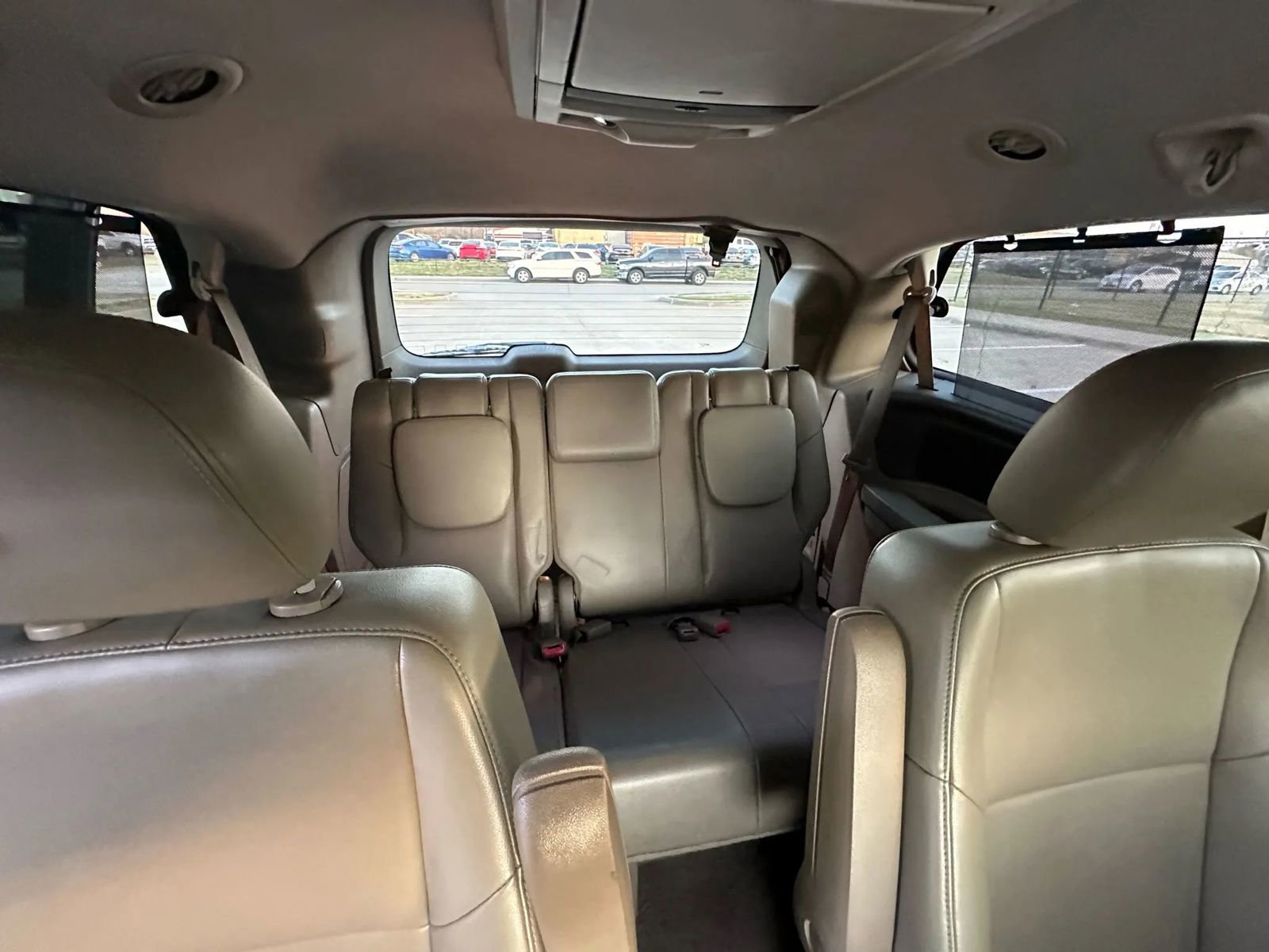 Used 2011 Volkswagen Routan SE image 21