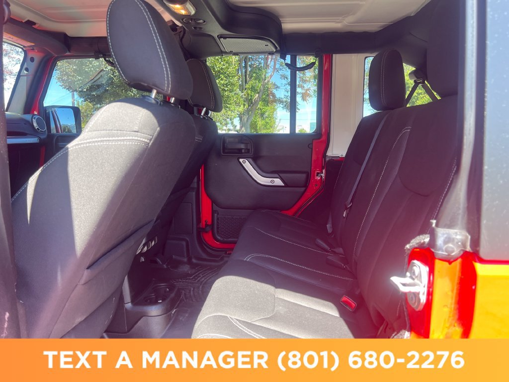 Used 2016 Jeep Wrangler Unlimited Sahara w/ Connectivity Group AWD/4WD image 13