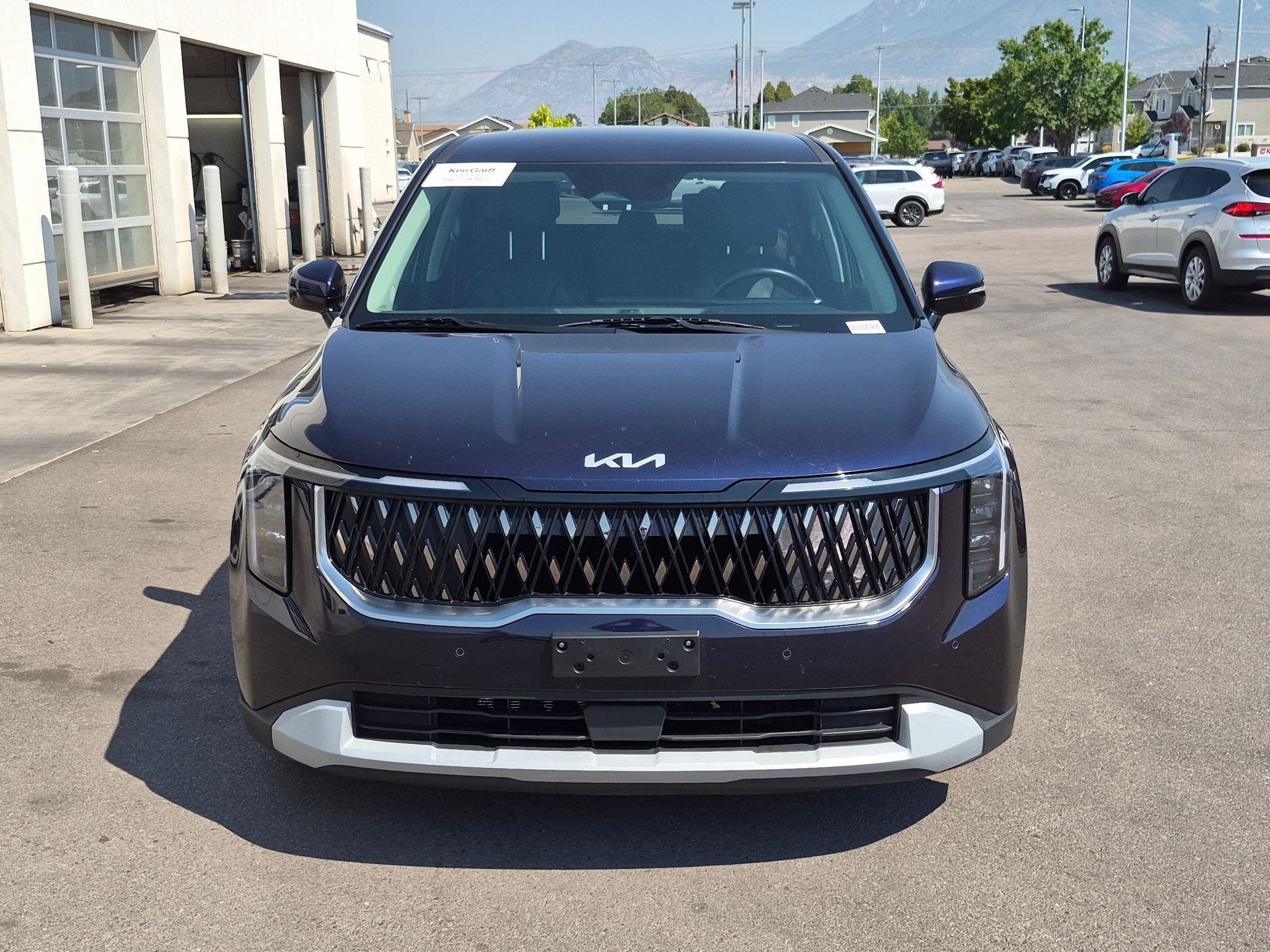 Used 2025 Kia Carnival FWD image 12