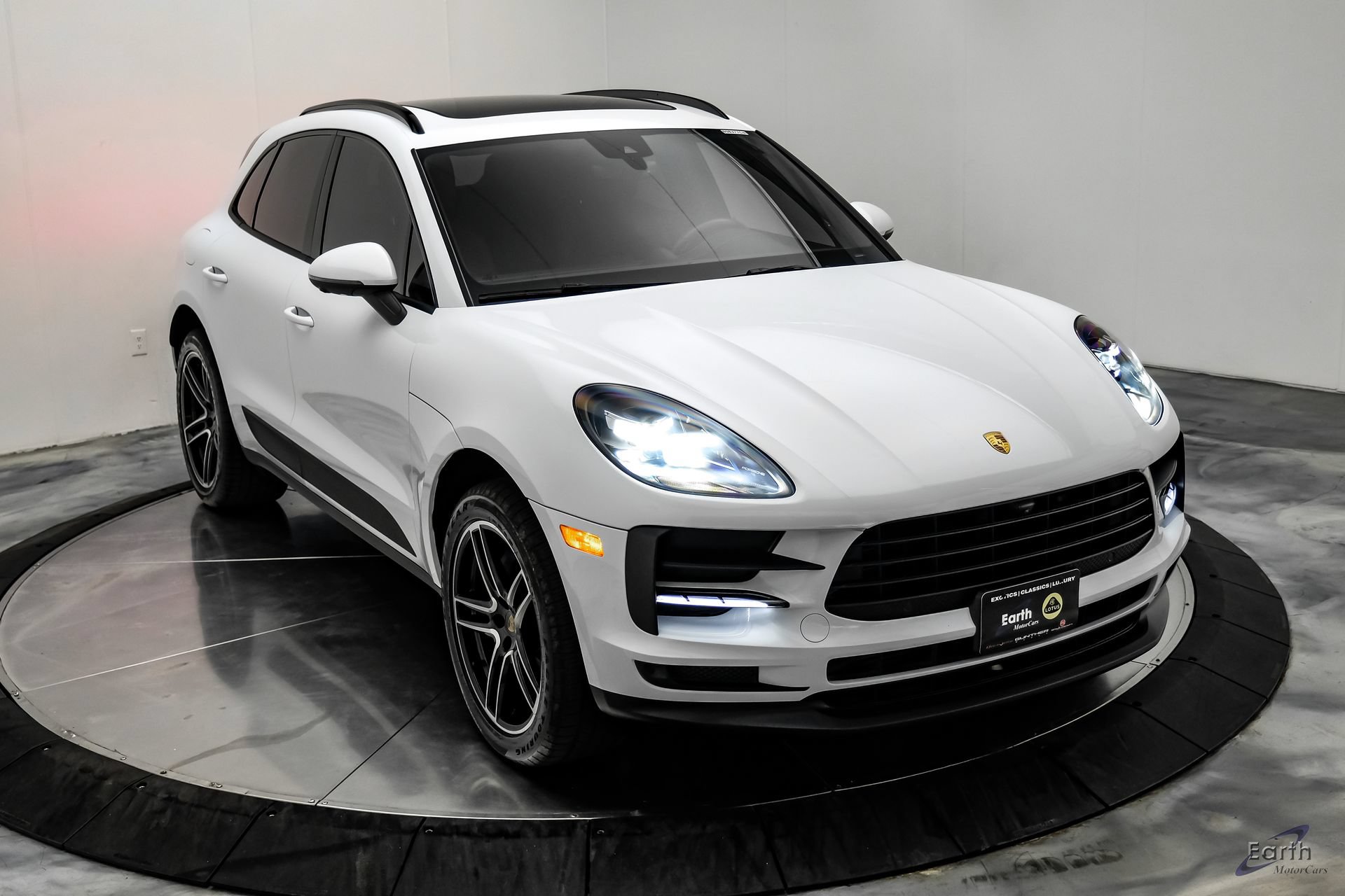 Used 2021 Porsche Macan AWD/4WD image 24