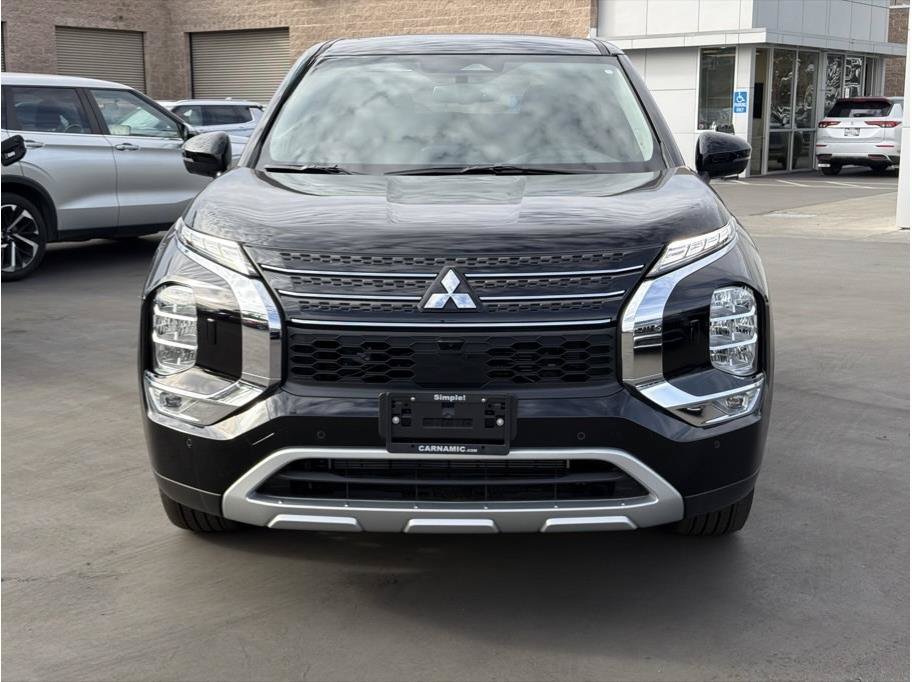 Used 2025 Mitsubishi Outlander 4WD Plug-In Hybrid image 2