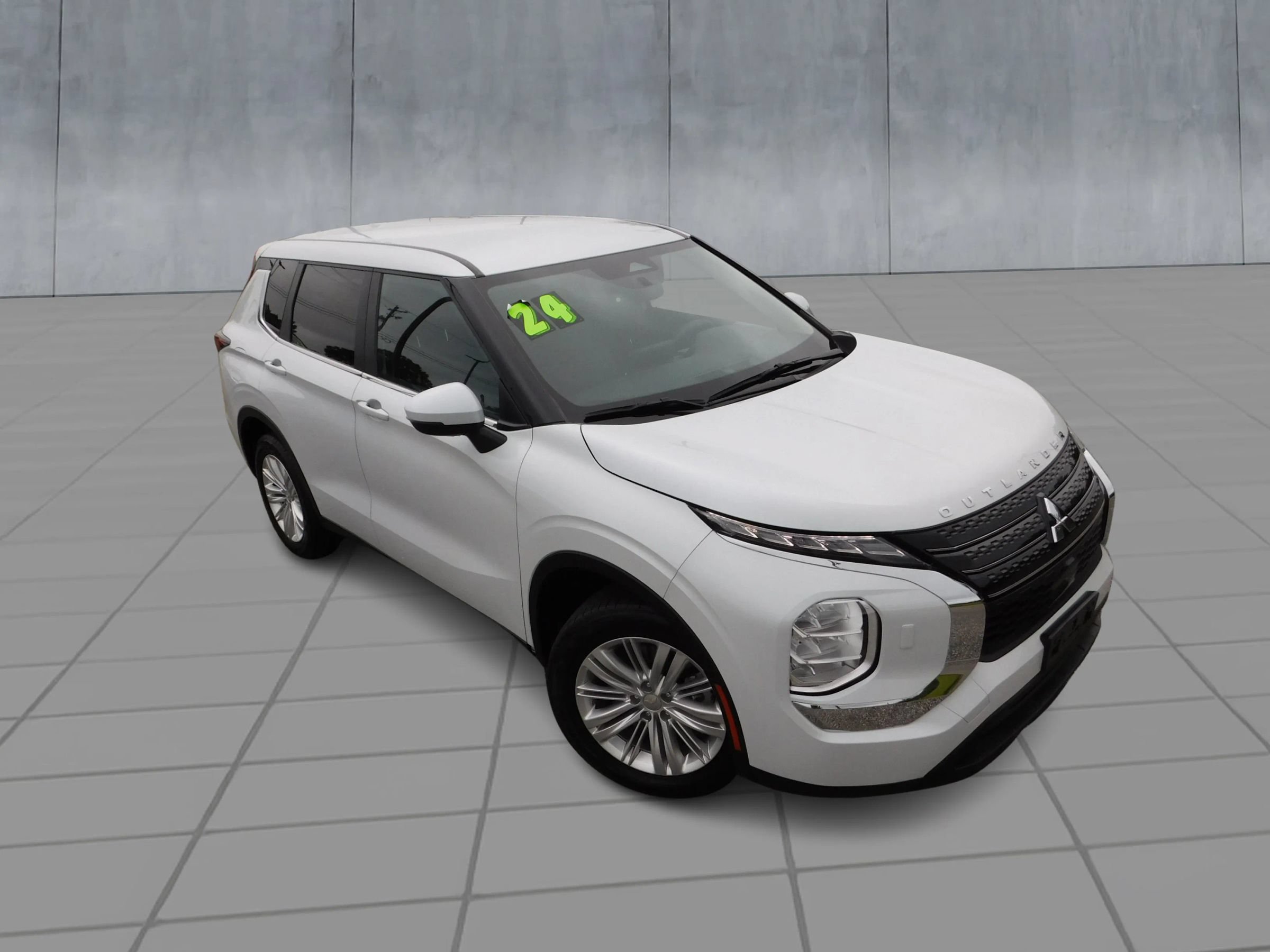 Used 2024 Mitsubishi Outlander ES AWD/4WD image 2