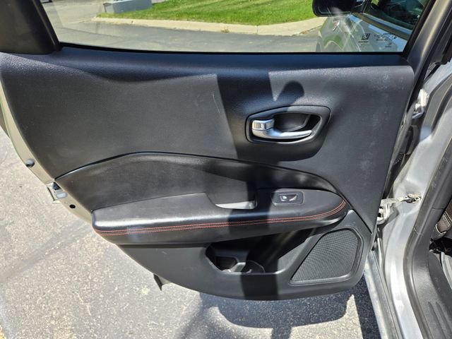 Used 2020 Jeep Compass Trailhawk AWD/4WD image 16