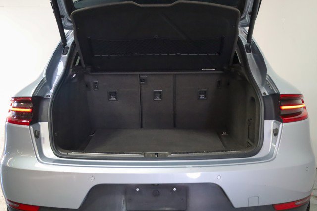 Used 2018 Porsche Macan image 23