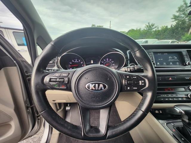 Used 2017 Kia Sedona EX FWD image 11