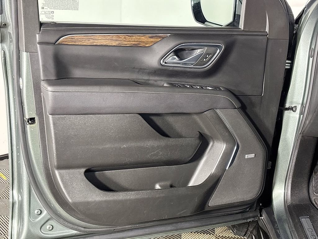 Used 2023 Chevrolet Suburban Premier image 10