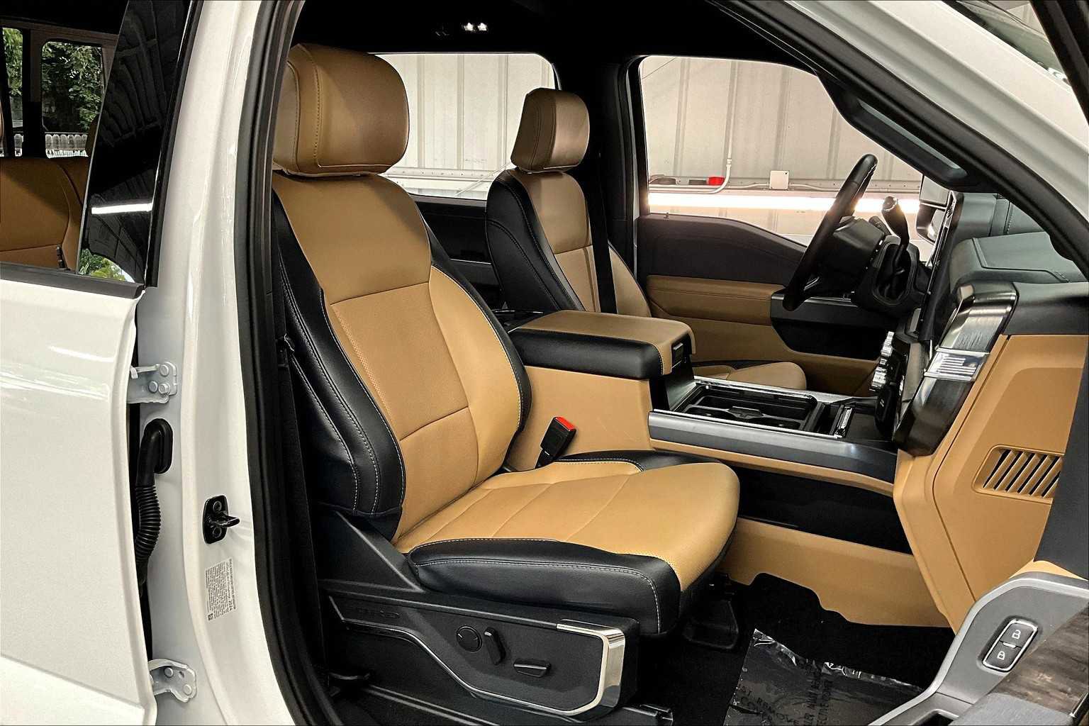 Used 2024 Ford F350 Lariat image 9