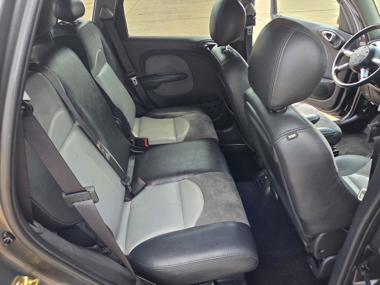 Used 2004 Chrysler PT Cruiser Limited FWD image 9