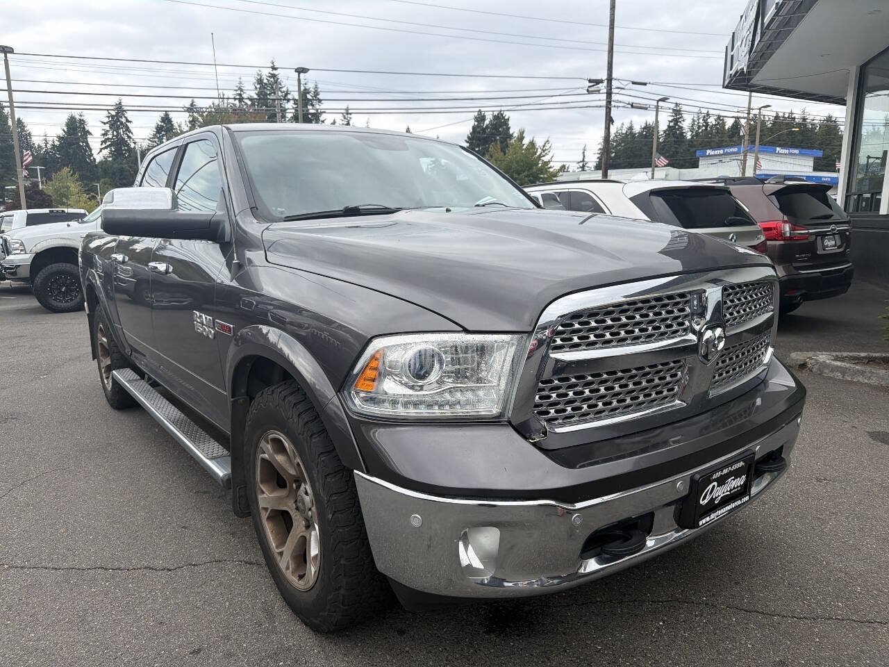 Used 2015 RAM 1500 Laramie AWD/4WD image 3