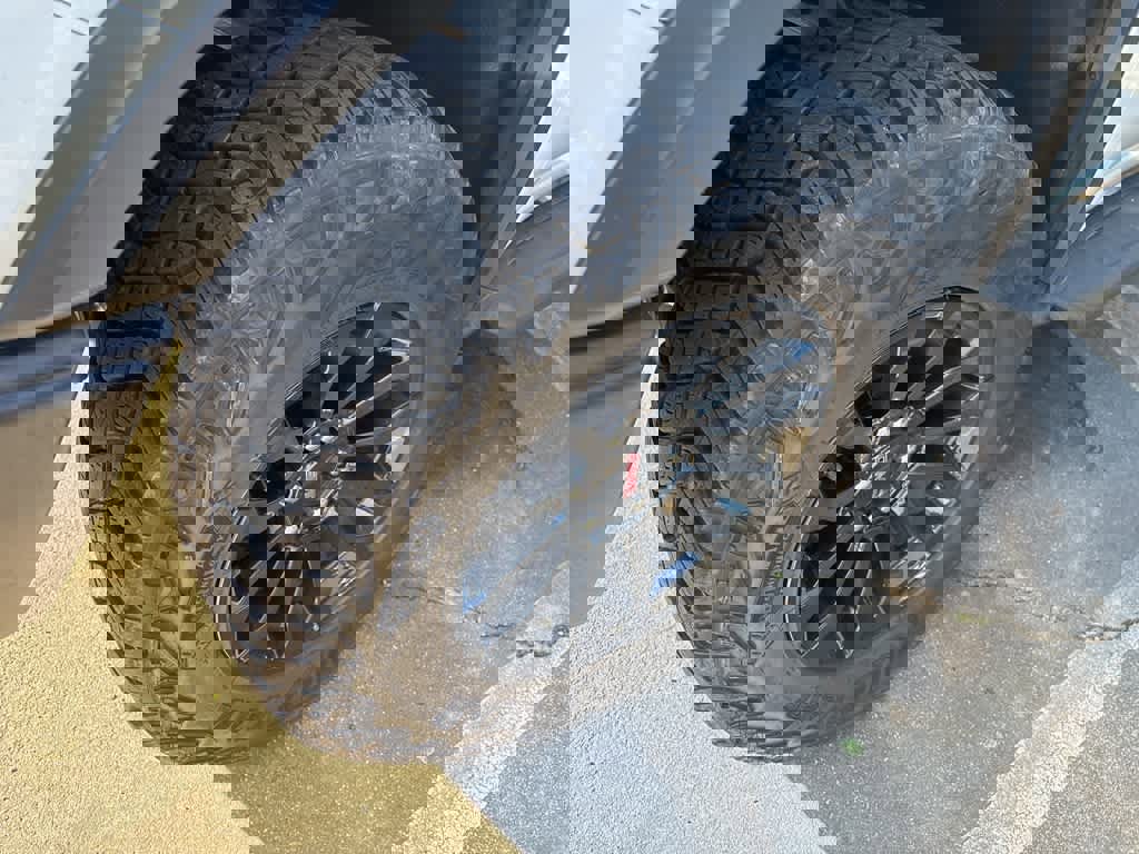 Used 2023 GMC Sierra 1500 AT4X image 4