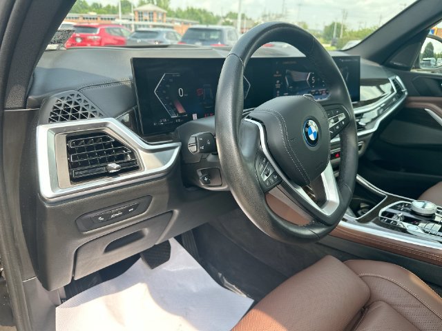 Used 2024 BMW X5 xDrive50e w/ Executive Package AWD/4WD image 13
