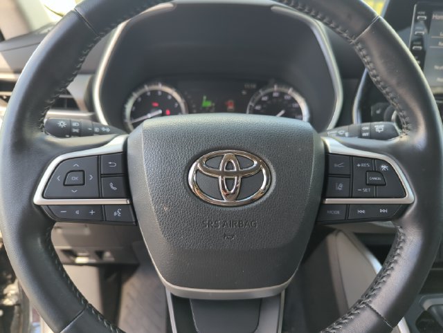 Used 2022 Toyota Highlander XLE FWD image 44