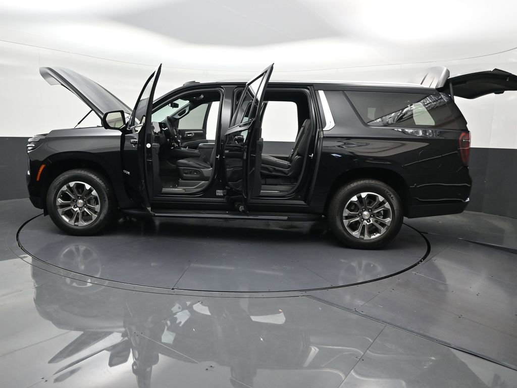 Used 2025 Chevrolet Suburban LT RWD image 35