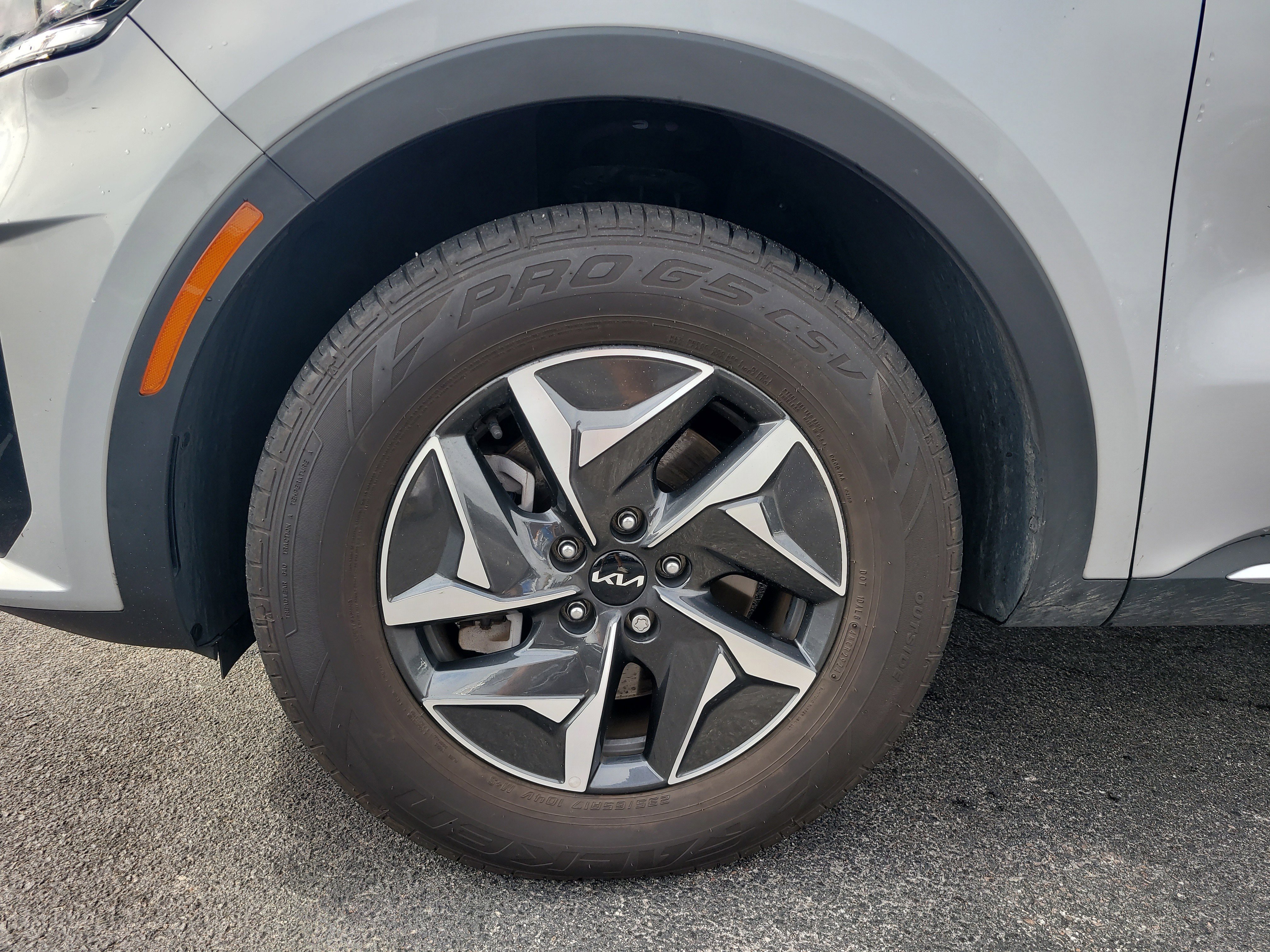 Used 2023 Kia Sorento EX image 9