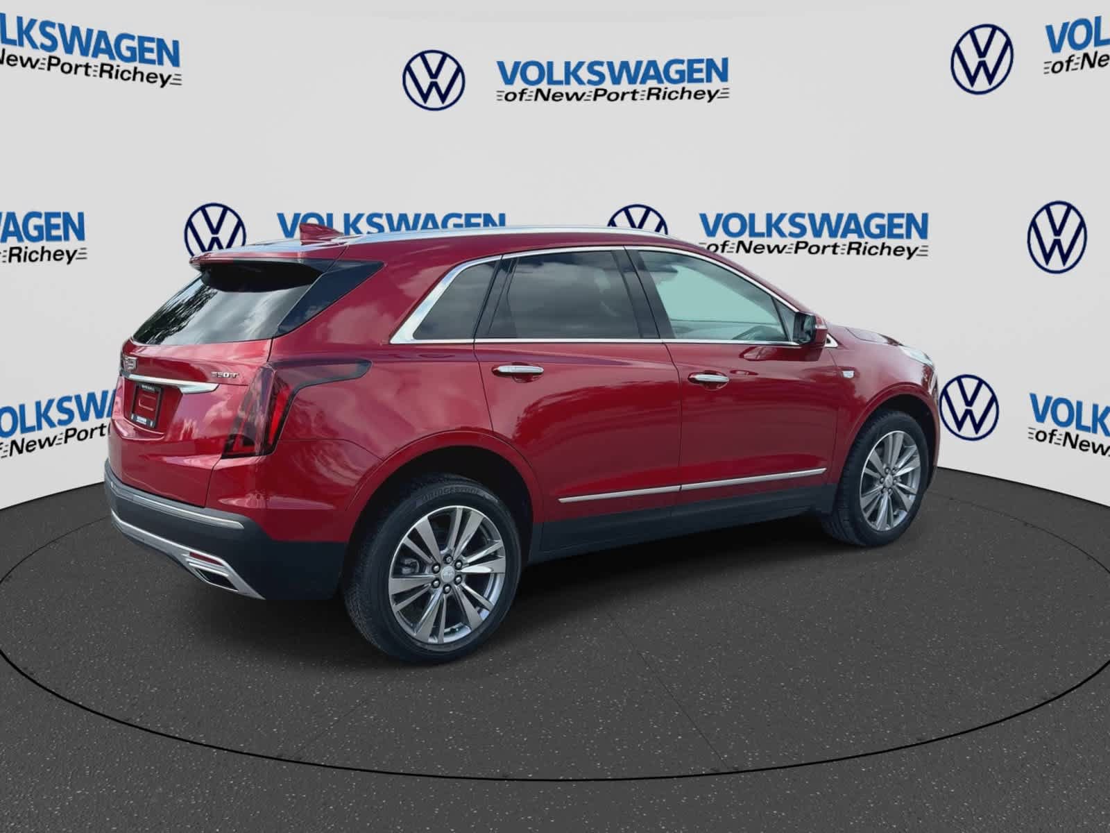 Used 2025 Cadillac XT5 Premium Luxury w/ LPO, Floor Liner Package AWD/4WD image 8