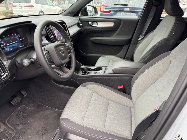 Used 2026 Volvo XC40 B5 Core w/ Climate Package image 8