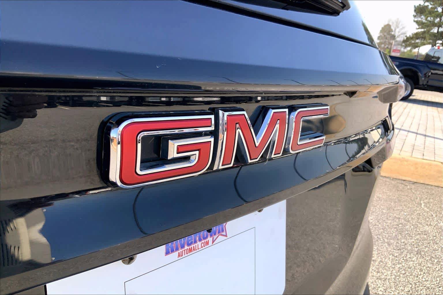 Used 2024 GMC Acadia Elevation image 29