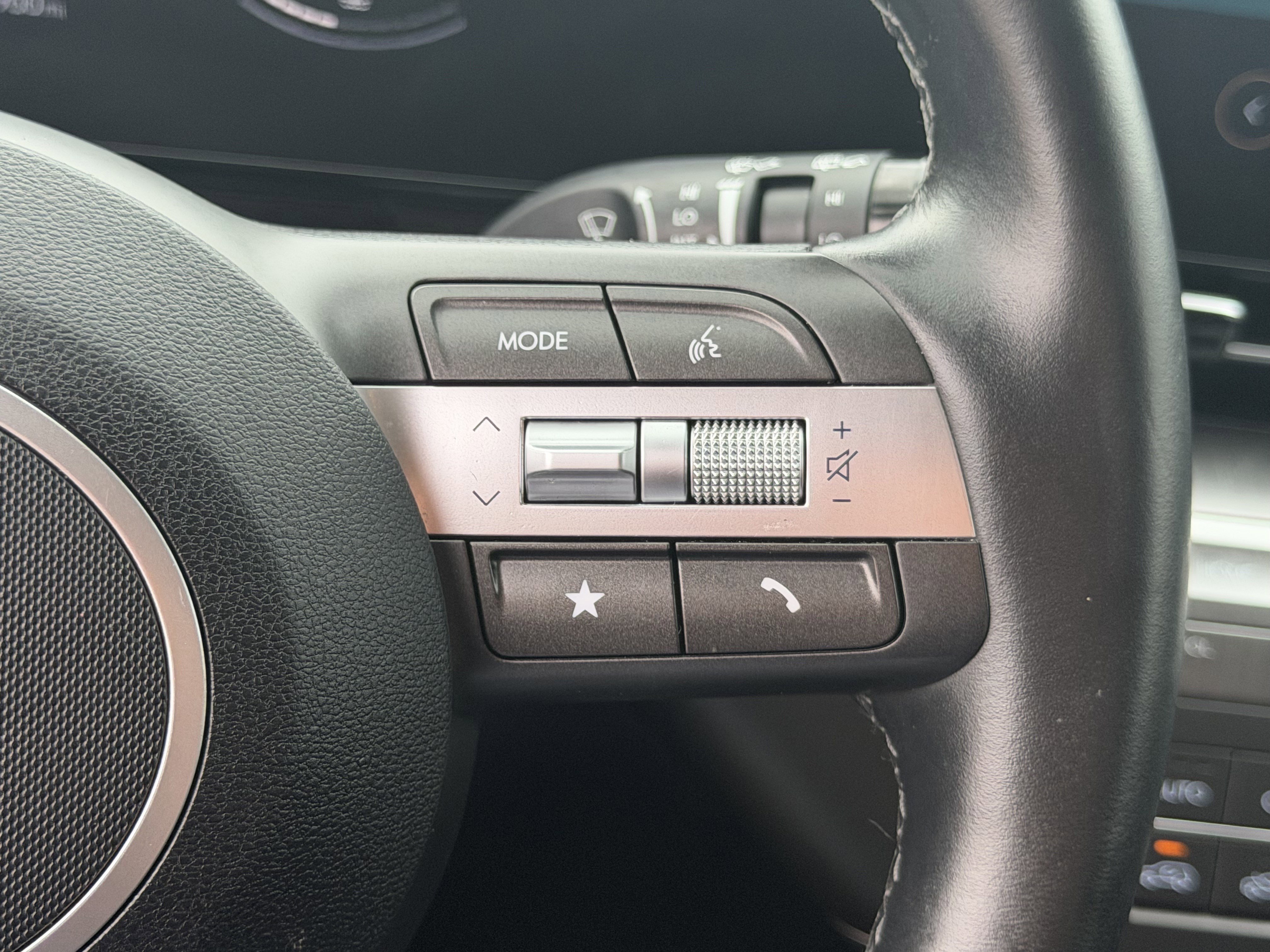 Used 2025 Hyundai Kona SEL FWD image 16