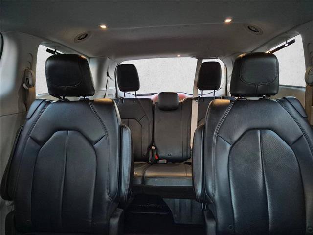 Used 2017 Chrysler Pacifica Touring-L Plus FWD image 14