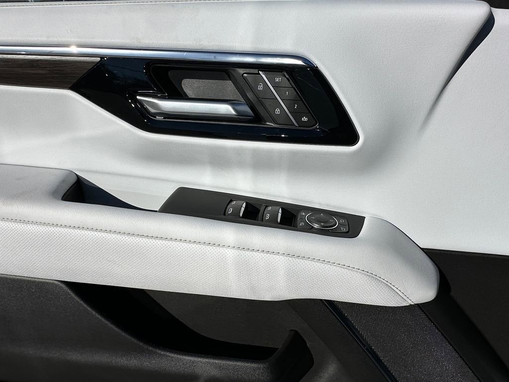 New 2026 Chevrolet Suburban Premier image 11