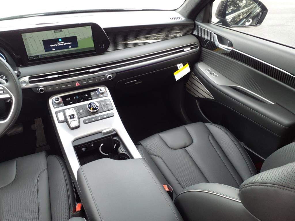 Used 2024 Hyundai Palisade Calligraphy image 11